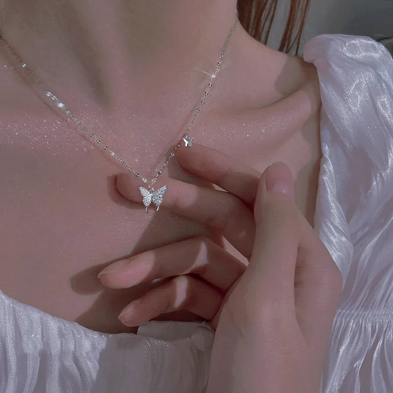 Colgante de plata con forma de mariposa