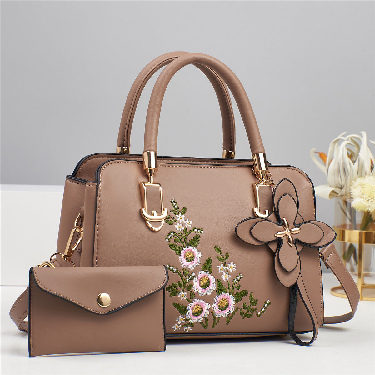 Bolso con monedero pequeño